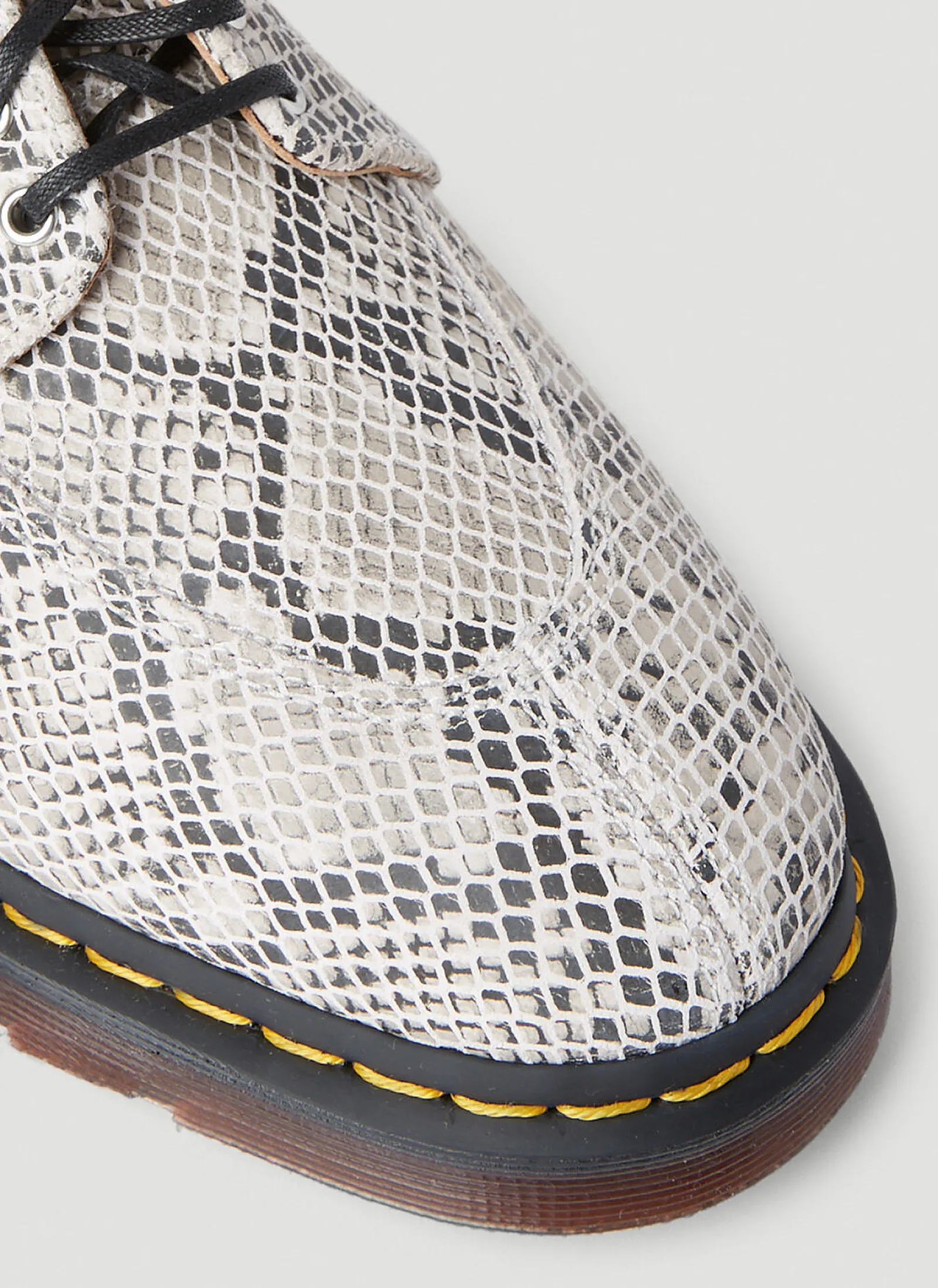 2046 Shoes>Dr. Martens Hot