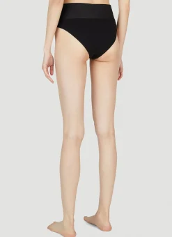 Logo Briefs><noscript><img width=