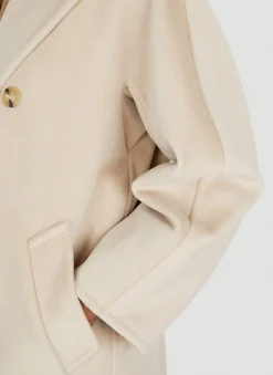 Madame Coat><noscript><img width=