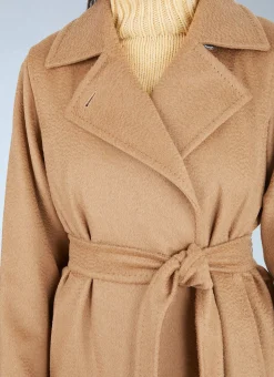 Manuela Coat><noscript><img width=