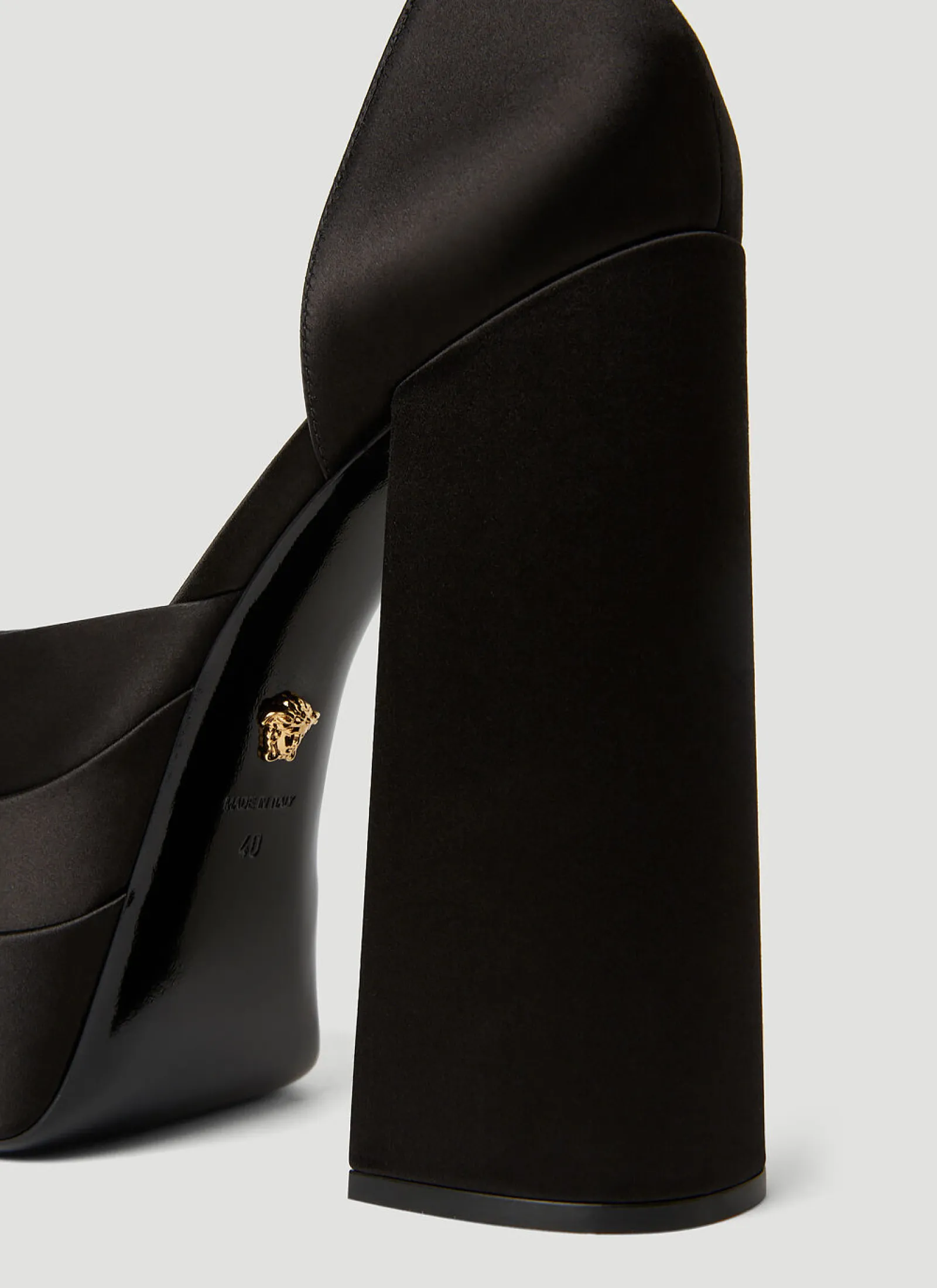 Medusa Aevitas Platforms>Versace