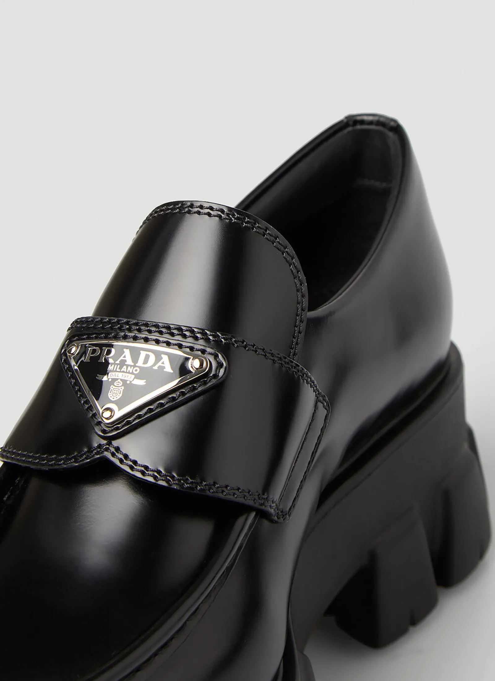 Pointed Toe Monolith Loafers>Prada