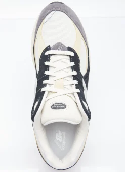 Men New Balance Sneakers^2002R Sneakers